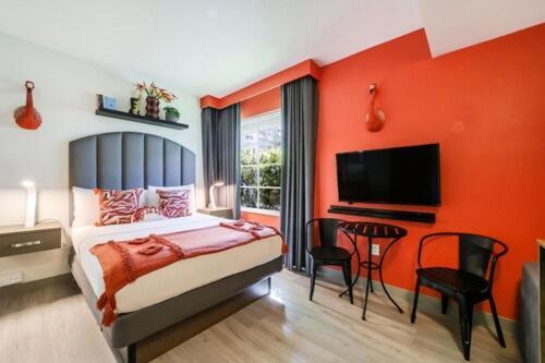 Standard Queen Room (Self check-in)